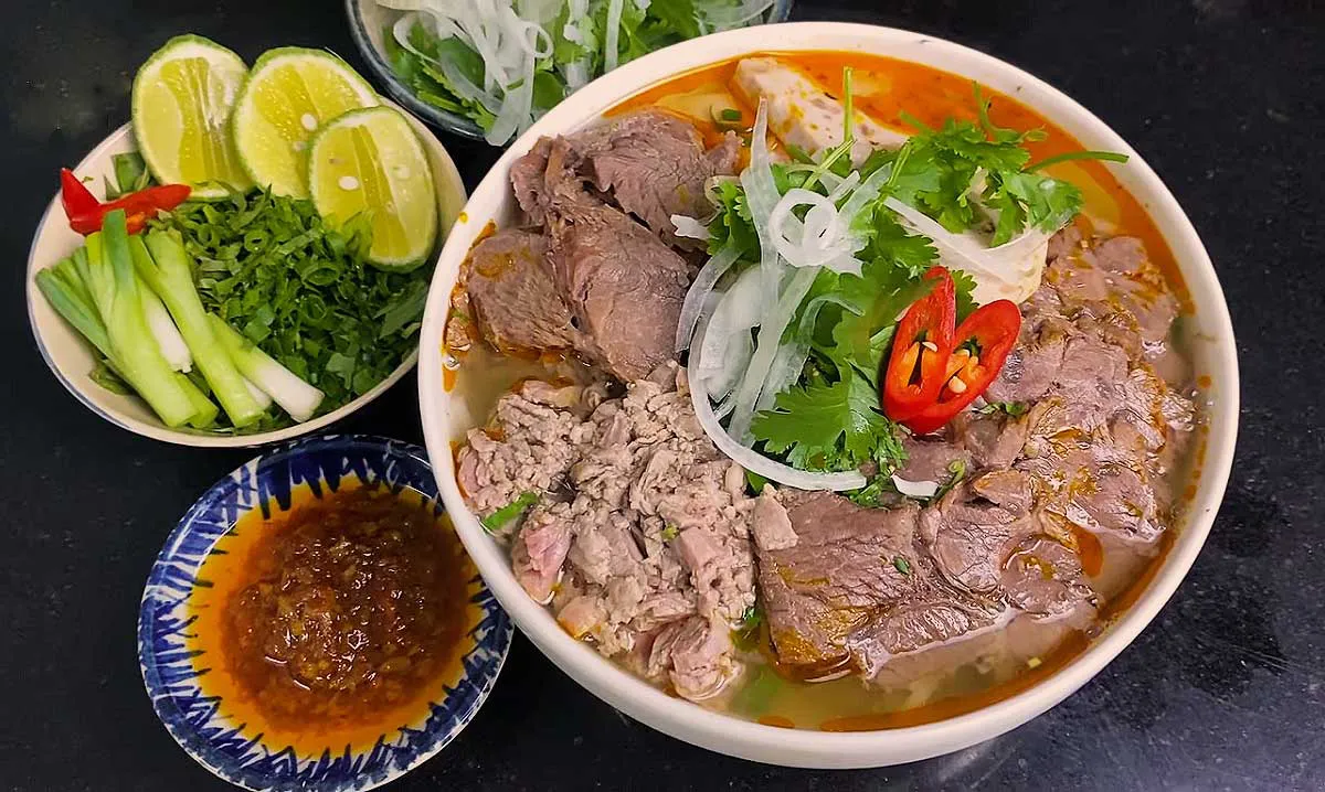 Bún bò Huế - Quán bà Thương