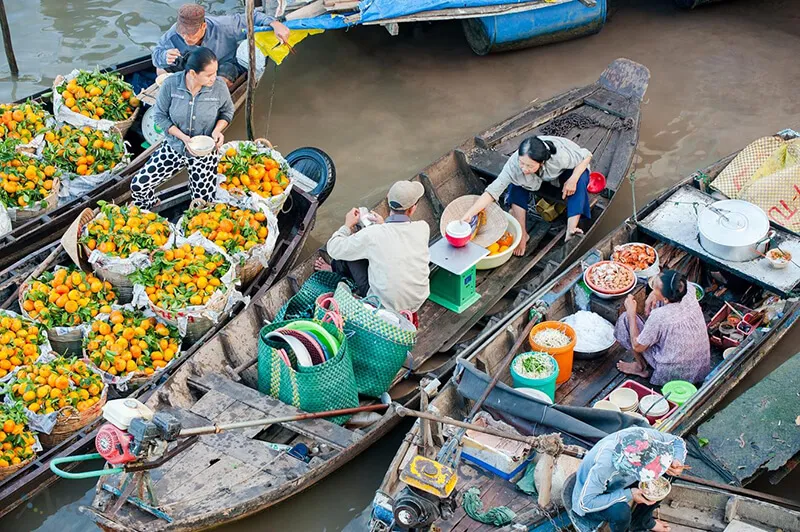 Khung cảnh buôn bán nhộn nhịp ở chợ